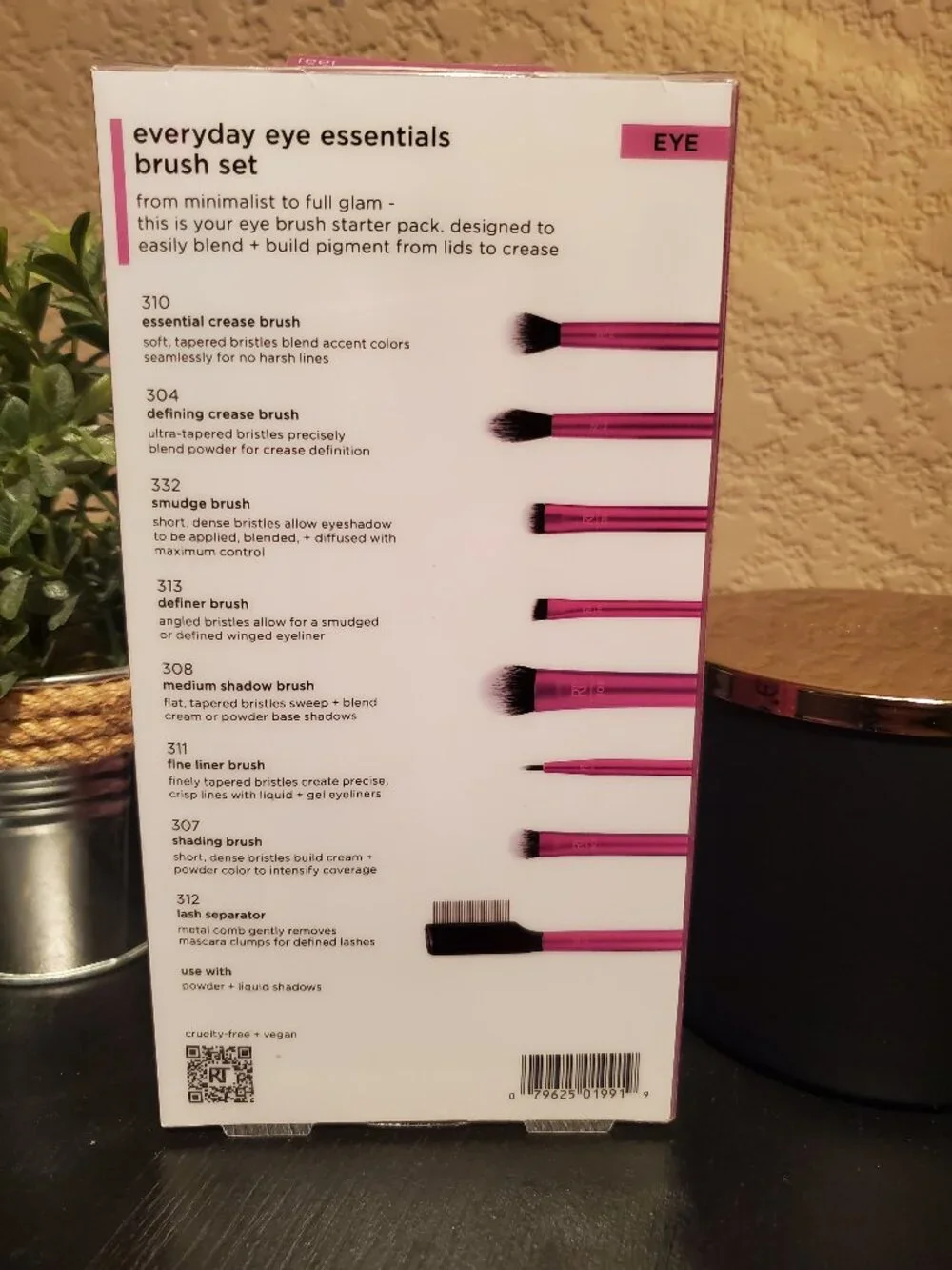 Real Techniques Eye Essentials Brush Set & False Lash Fuser - Brand New